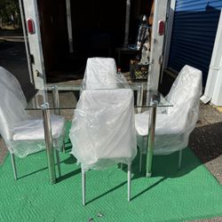 New Rooms to Go Rectangular Glass Top White Dinette Set( One Chair Has Small Hole -Price Reflects One Chair Free)