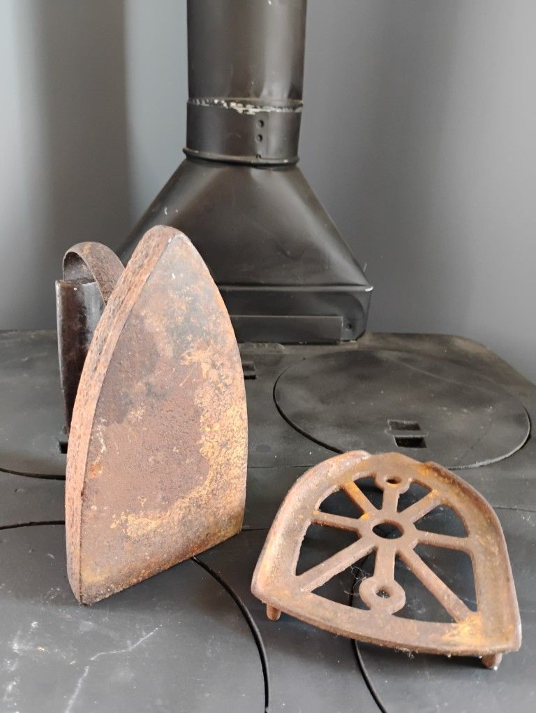 Antique Cast Iron Sad Iron (Rustic Display Piece)