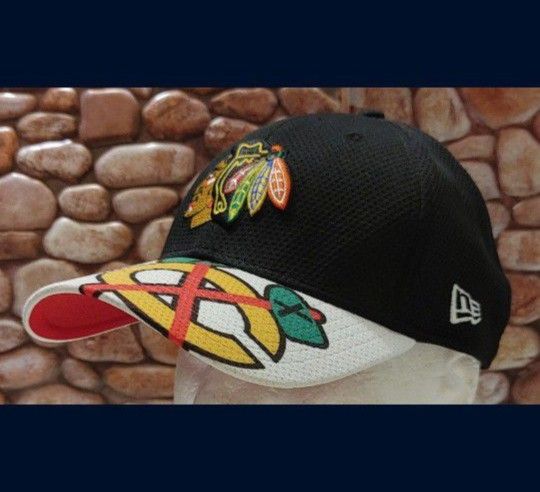 Chicago Blackhawks Size S/M New Era 39THIRTY "TOMAHAWK LOGO VISOR" Flex-Fit Hat (NWT) EXTREMELY RARE!👀🤯 Please Read Description.