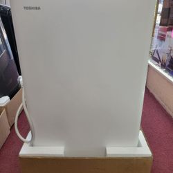 New SEALED. 14000btu Toshiba WiFi/ Alexa/ Acand Heater/ Ultra Quite. Complete Set