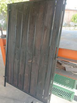 Side gate