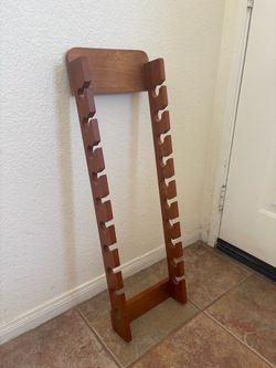 Wall mounted hat rack