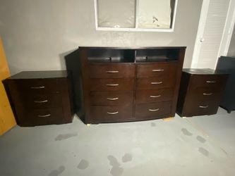 DRESSER and Nightstands SET