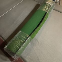 Gymax 5 x 3 FT Golf Hitting Mat w/ Artificial Turf 2 Rubber Tees & 2 Alignment Sticks Training Mat for Home Backyard Garage