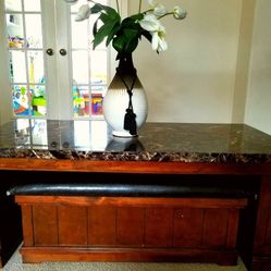 Coffee/Cocktail Table With ottoman 