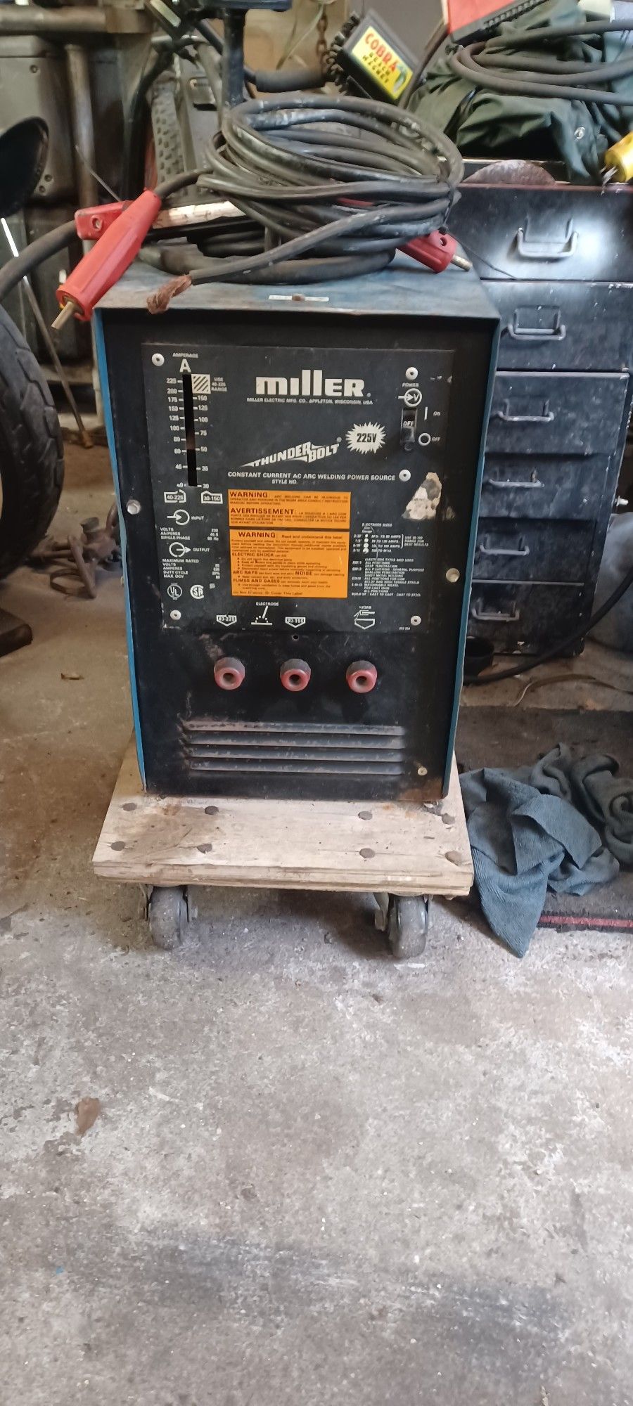 Miller Thunder Bolt 225 Volt's