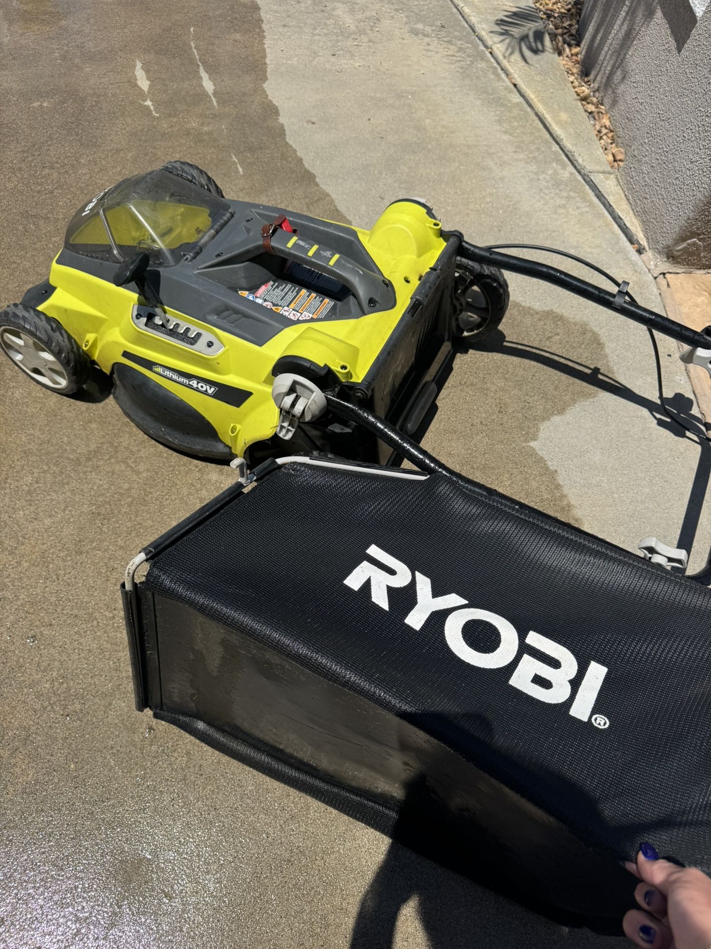 RYOBI 16-inch 40V Li-Ion Cordless Battery Push Lawn Mower