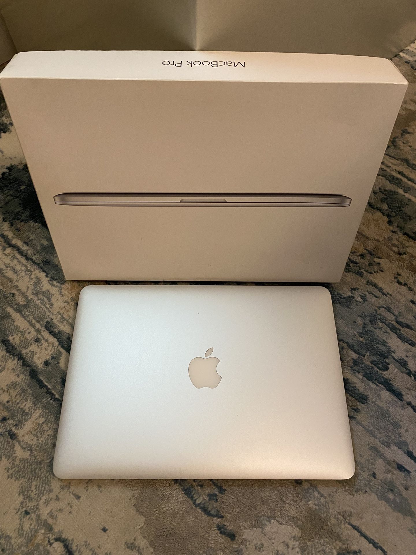 MacBook Pro Early 2015 with 256 GB SSD, 16 GB Ram