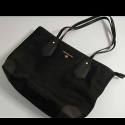 MICHAEL KORS EVA BAG BEAUTIFUL PRE OWNED EXC CONDITION, LIKE NEW. SEE PICS ASK QUESTIONS.