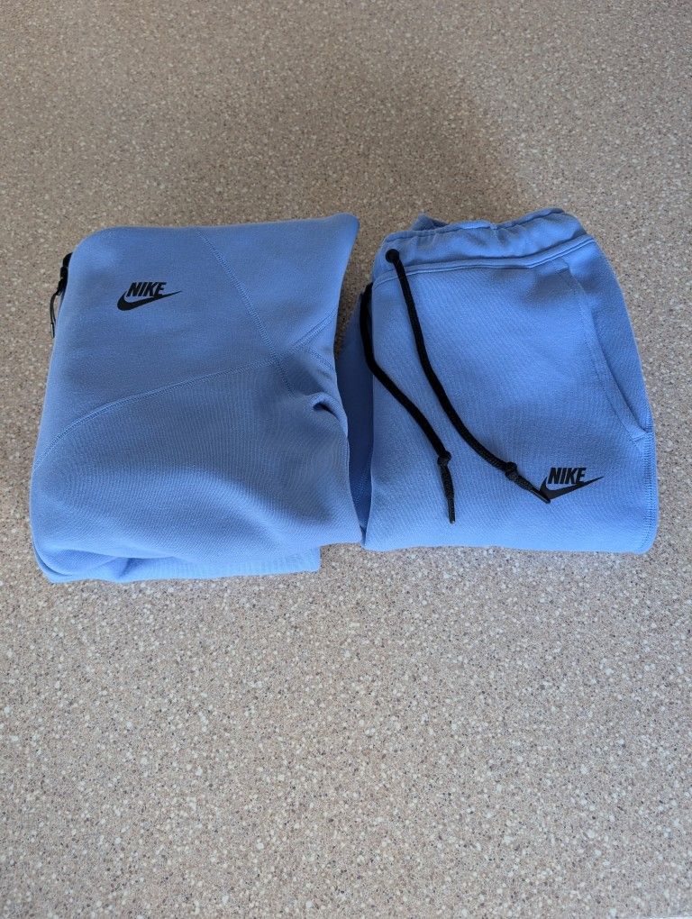 Nike Full Zip Up Hoodie w/ Matching Joggers LB