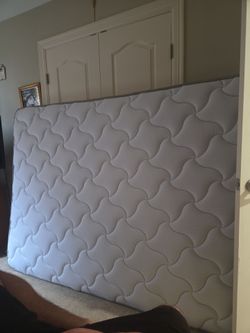 Queen sized mattress (hardly used)