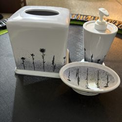 $3 BATHROOM SET BATHROOM ITEMS  $3 TOTAL 