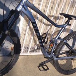 GIANT 8 Speed Bike adjustable FOX Shock On Frame 29inch Rims
