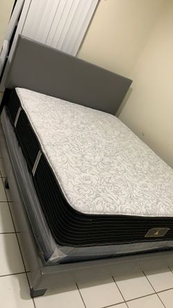 New queen  mattress and box spring 2 pc bed frame is not included