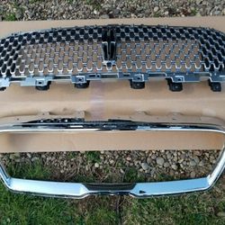 Lincoln MKZ Grille and Rf Headlight