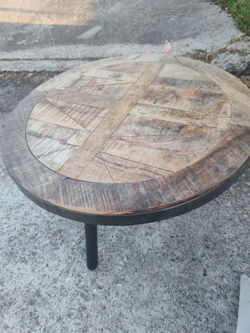 Wooden items available for entry. MESA DE ENTRADA DE MADERA