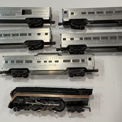 Lionel O Scale 746 Norfolk & Western Class J Steam Locomotive & 5 Pullman cars, which 4 illuminate.