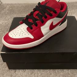 Air Jordan 1 Low (GS) Size 3.5 