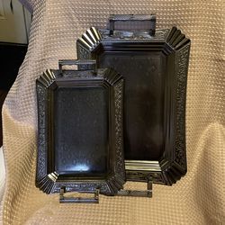 A pair of Nice dinner trays or family gatherings.
