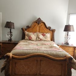 Queen Bedroom Set.            