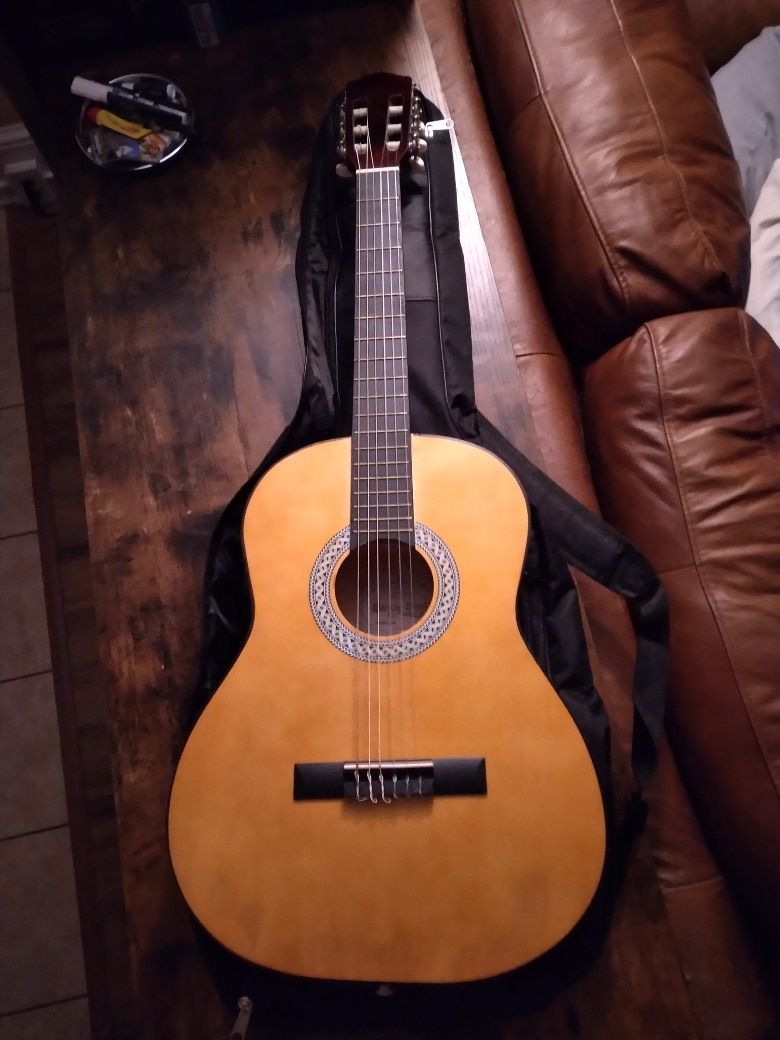 Acoustic Nylon String Guitar 3/4 Size (Mint Condition, New, Upgraded Padded/Waterproof Gig Bag) 