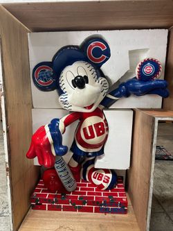 2010 MLB Celebration Chicago Cubs 7ft. Life-size Mickey Mouse Statue.