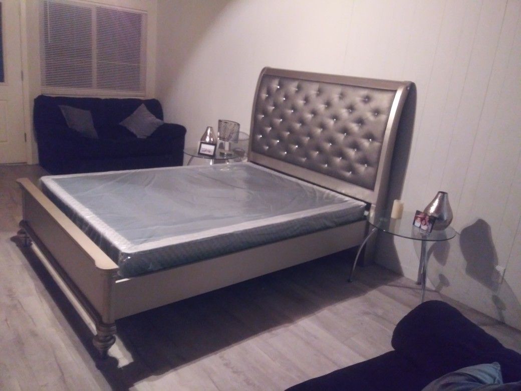 $400 queen size bed Frame with brand new pillow top mattress