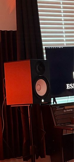 Yamaha HS8 Studio Monitors/Speakers (pair)