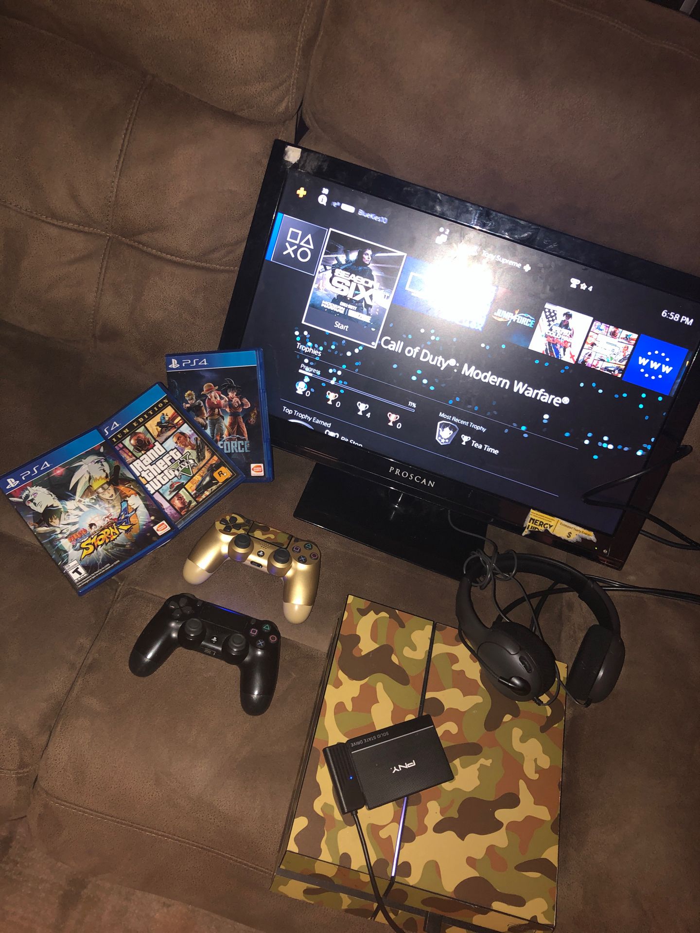 (READ DESCRIPTION) PS4 SLIM ‼️2 CONTROLLER ‼️& A TV‼️