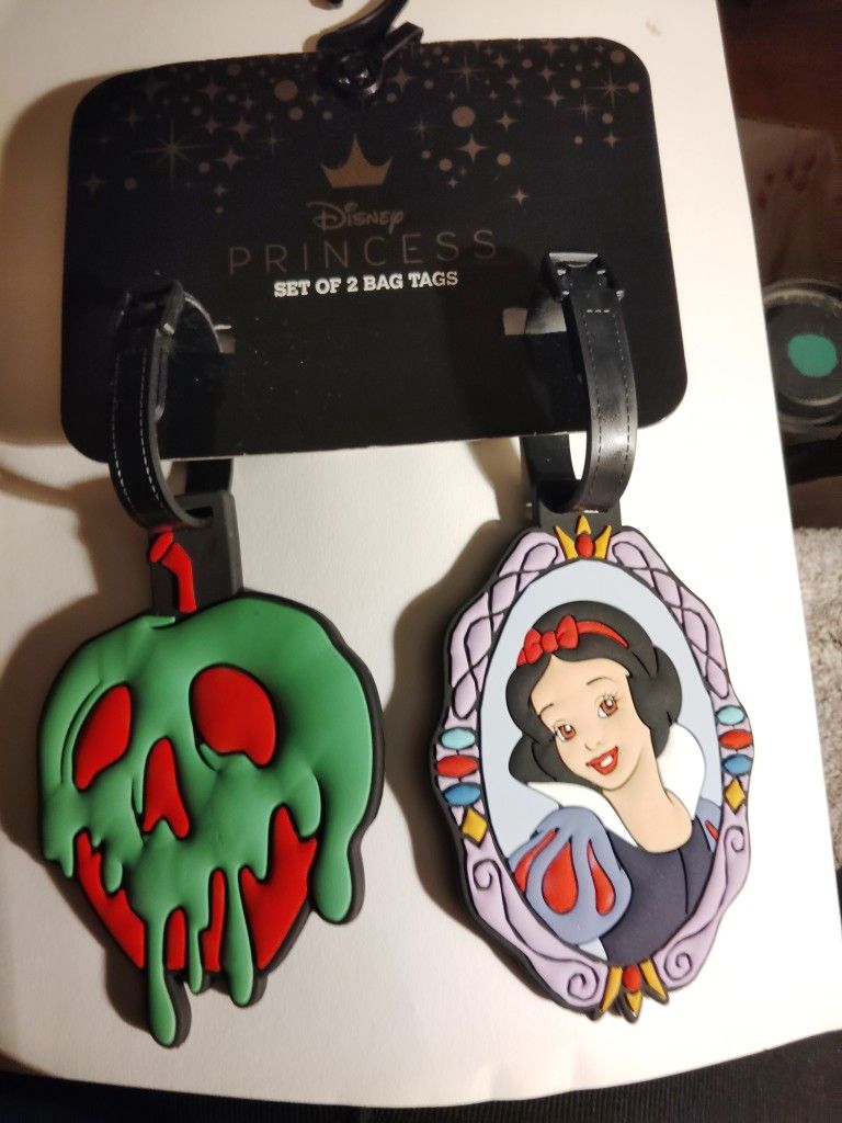 SET OF 2 SNOW WHITE, BAG TAGS ( BRAND NEW)