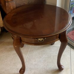 END TABLE VINTAGE MCM CHERRY WOOD 24 X 21 