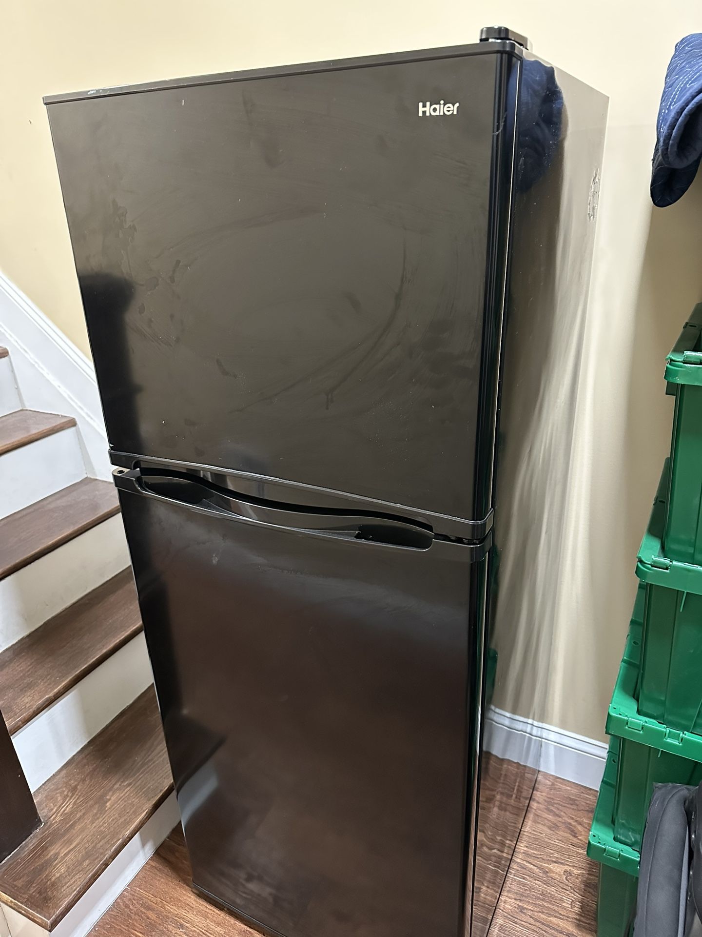 HAIER 9.8cu. Refrigerator