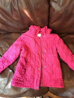 Beautiful pink girl coat. 4 t Great condition.