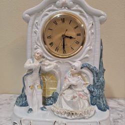 VINTAGE PORCELAIN COLONIAL-STYLE MANTEL CLOCK 