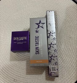 Set of LWYA by Kim Gravel Skintastic Airbrush Liquid Foundation in Medium shade and a Pro Complexion Sponge