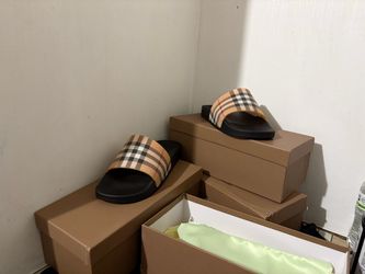 Sandalias Casual Cuadros Beige y Negro – Cómodas y Versátiles