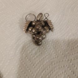 Silver Vintage Grapes Broach Weight 10.42 Grams Sterling