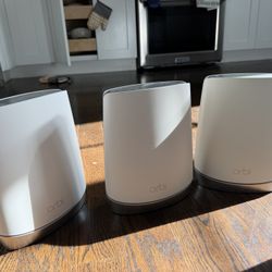 NETGEAR Orbi Whole Home Tri-Band Mesh WiFi 6 System+ Add on