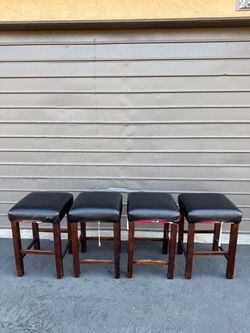 Set of 4 Black Padded Bar Stools – Wood Frames