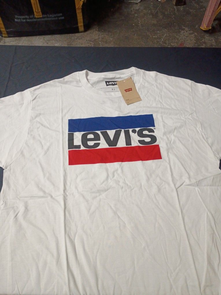LEVIS (XL) T SHIRT
