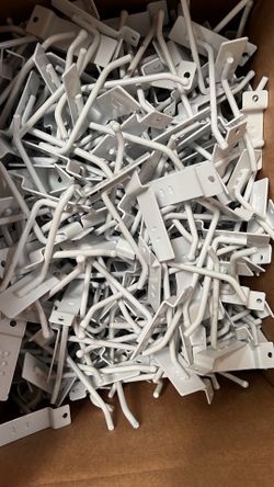 4-inch White Slatwall Hooks / Pegs for Retail Display (500 Available)