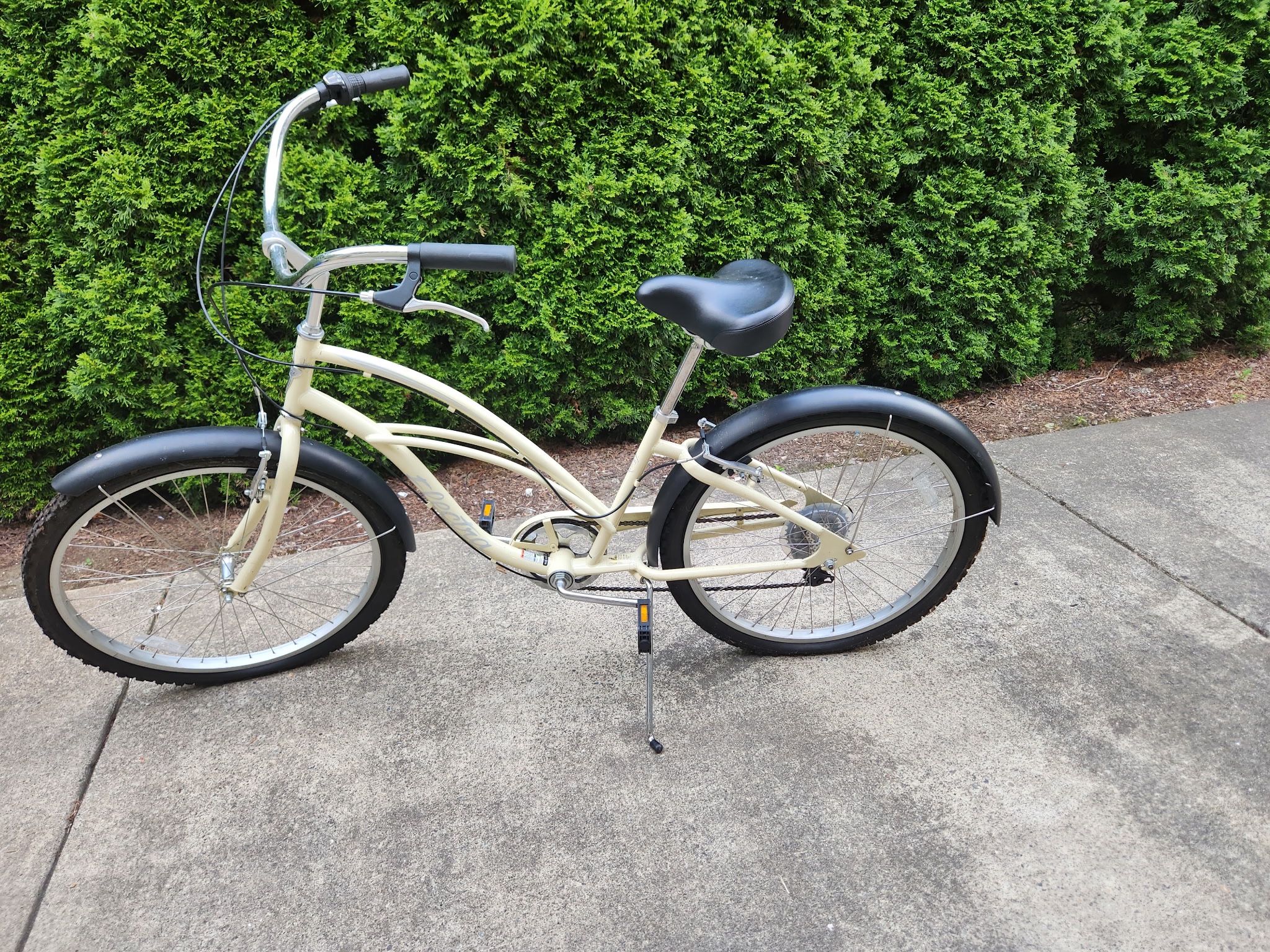 *MOVING SALE - EVERYTHING MUST GO* Used Electra Cruiser 7-speed Step-Thru