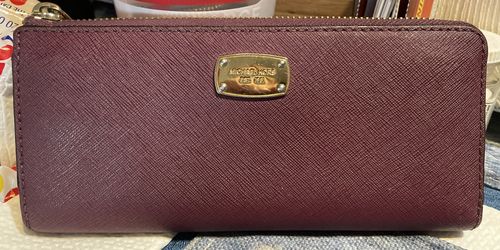 MICHAEL KORS WALLET - CROSS STREET 83rd Ave NORTH OF INDIAN SCHOOL RD SERIOUS INQUIRIES ONLY
