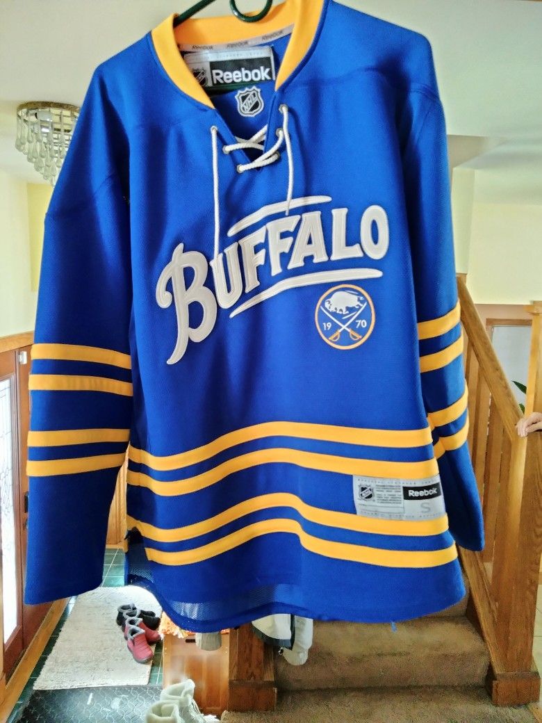 BUFFALO SABRES LONG SLEEVE JERSEY - Small