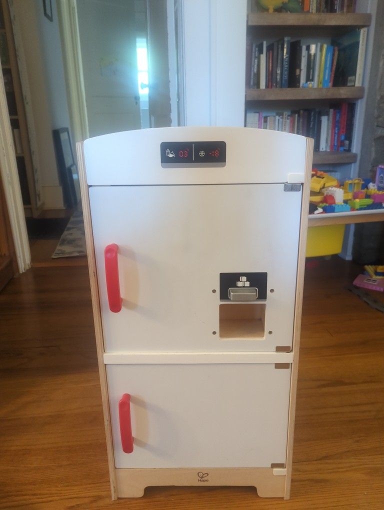 Hape Gourmet Kitchen Wooden Fridge | Cabinet Style Refrigerator Fridge Freezer with Ice Dispenser