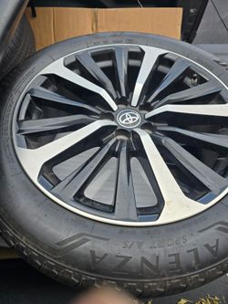 TOYOTA HIGHLANDER XSE OEM RIMS WITH BRIDGESTONE TIRES .