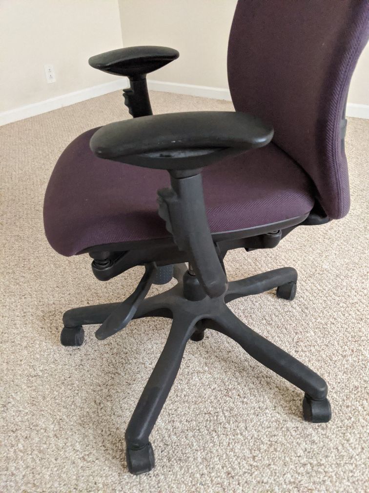 Ergonomic fully adjustable office chair