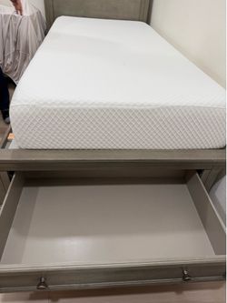 Twin bed and memory foam mattress like new