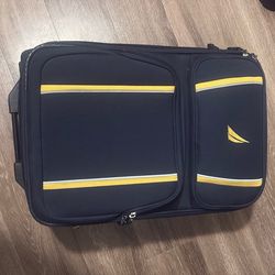 2 Suitcases – Nautica + American Explorer (USED)