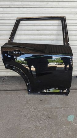 Nissan rogue 21-25 rear right door